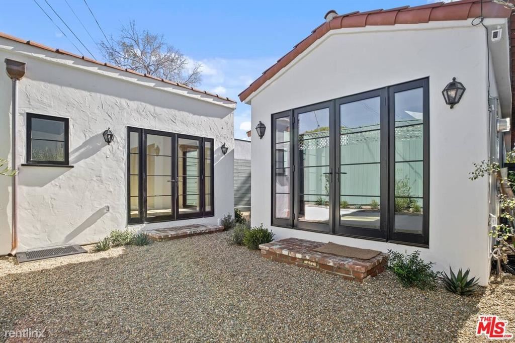 Primary Photo - 2 br, 2.5 bath House - 8989 Lloyd Pl