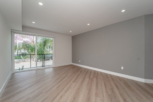 Building Photo - 2828 London St