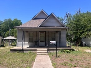 Building Photo - 831 S Elizabeth St