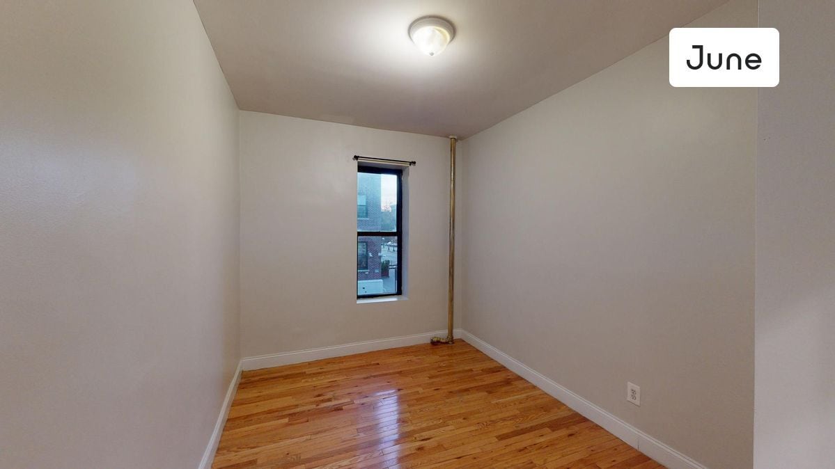 Primary Photo - ROOM ONLY in 4-bed/1.0-bath Home