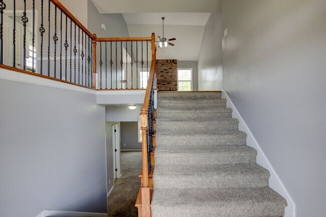 Foto del edificio - Sweet Splitlevel with Awesome Basement Area