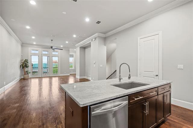 Building Photo - 660 S Pearl Expy
