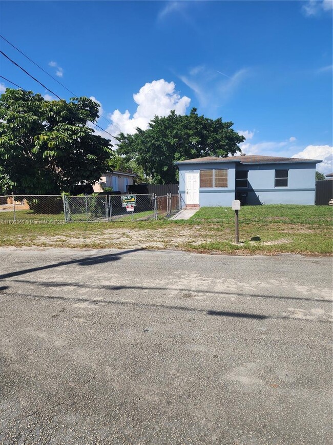 Foto del edificio - 2275 NW 73rd St