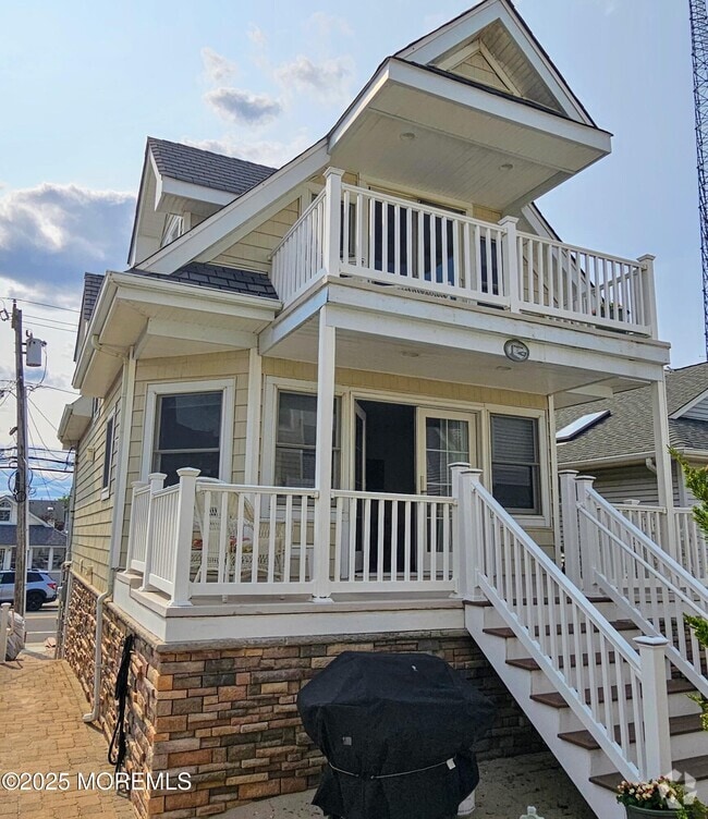 Building Photo - 110 1st Ave
