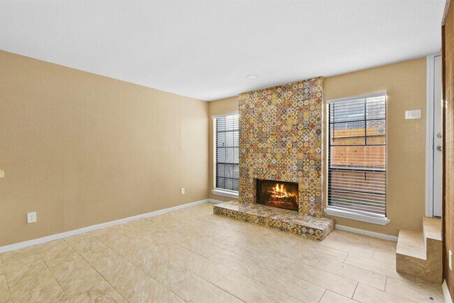 Foto del edificio - 9550 Deering Dr