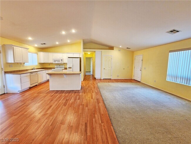 Foto del edificio - 960 Lone Pine Rd