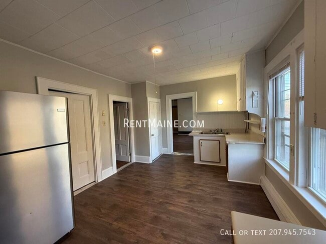 Foto del edificio - 600 S Main St