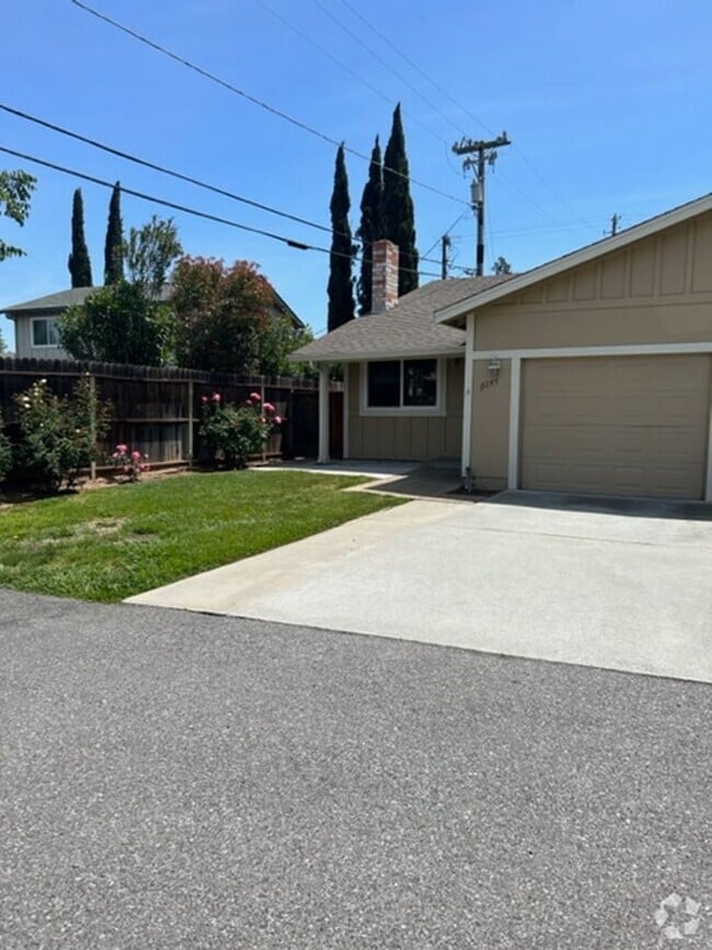 Building Photo - 15195 Pratola Ct