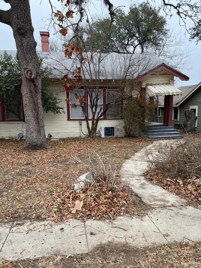 Foto del edificio - 820 Wheless Ave