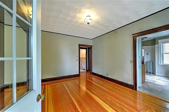 Building Photo - 68 Forbes St