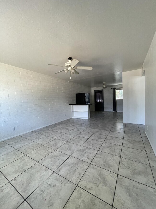 Foto del edificio - 9816 N 15th St