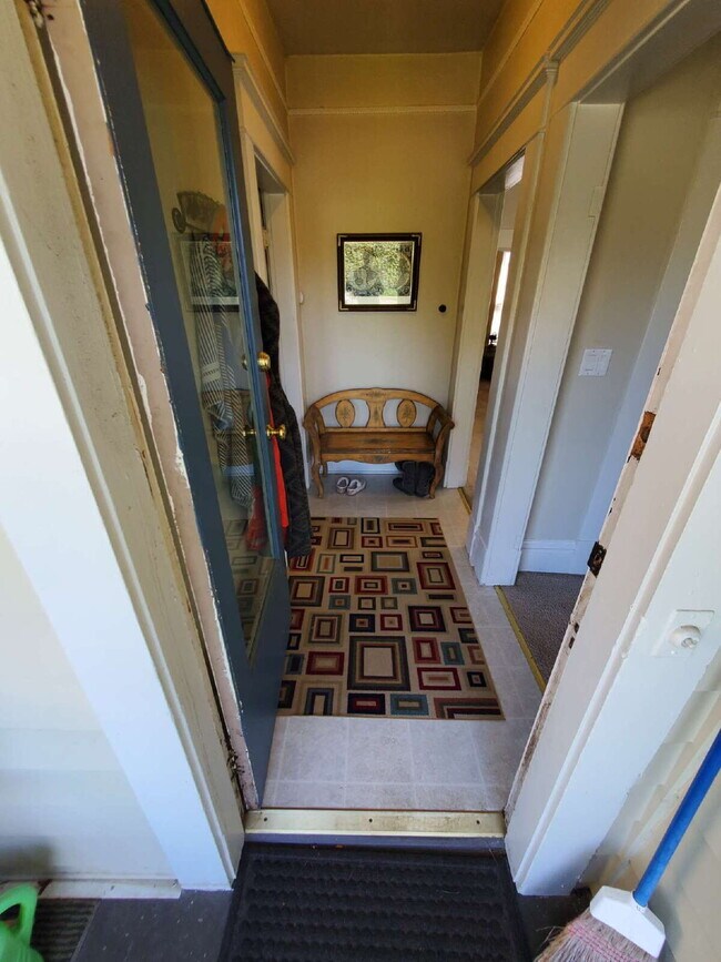 Foto del edificio - Charming 2-Bed Home in Bellingham's Columb...
