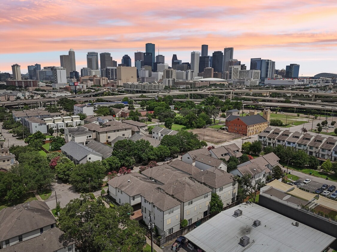 Primary Photo - 2209 Bastrop St