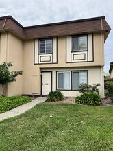Building Photo - 27800 Hummingbird Ct