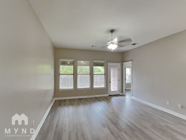Foto del edificio - 1007 Merlin Dr
