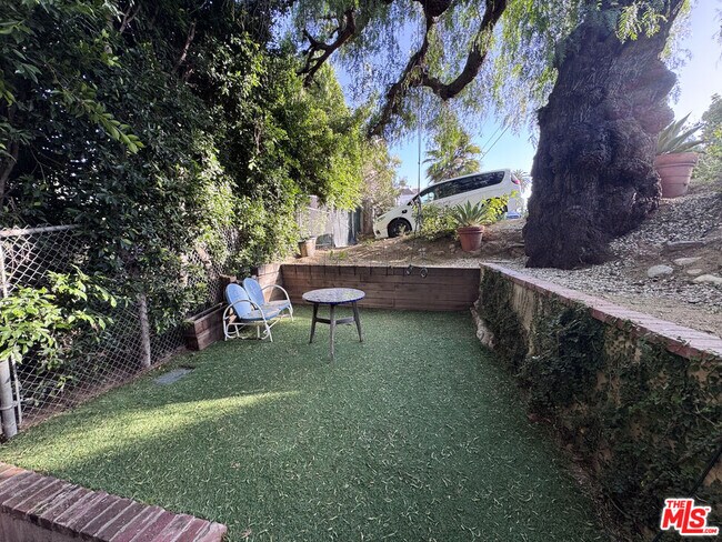 Foto del edificio - 814 E Edgeware Rd