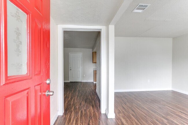 Foto del edificio - 1443 Tarberry Rd