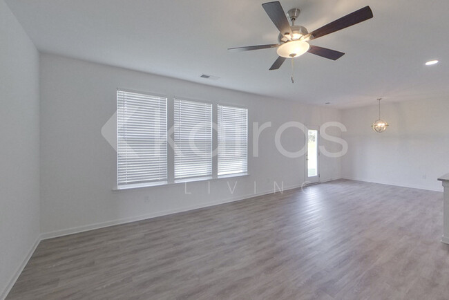 Foto del edificio - 132 S Oaks Ln