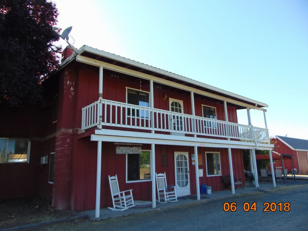 Primary Photo - 1-bedroom upstairs apartment on a horse ranch