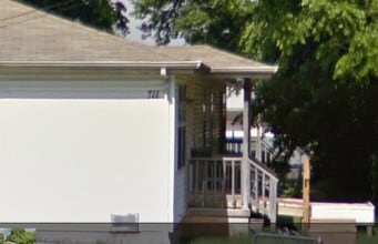 Building Photo - 711 N Weaver Ave
