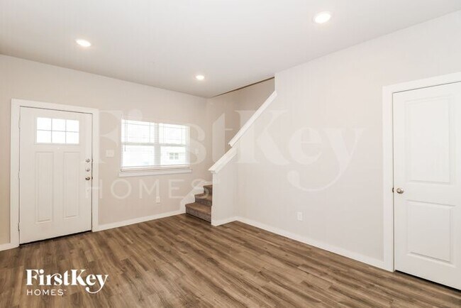 Building Photo - 618 Ava Trl