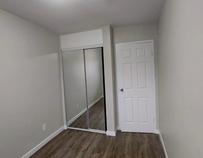 Building Photo - Parkside Place Apartments