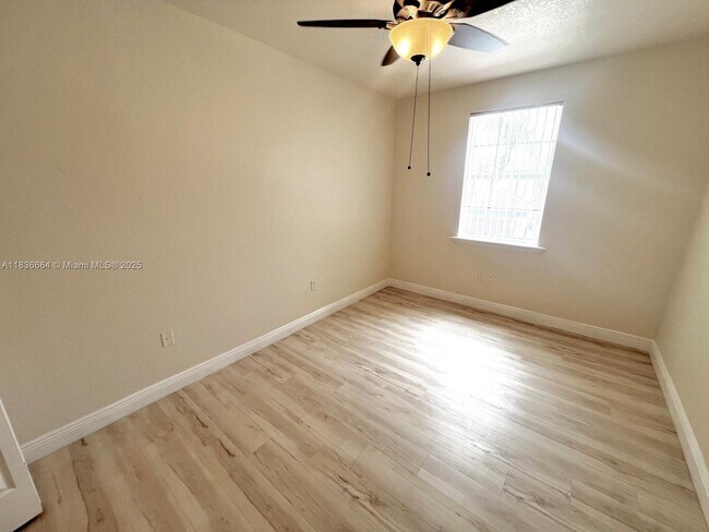 Foto del edificio - 8021 NW 114th Pl