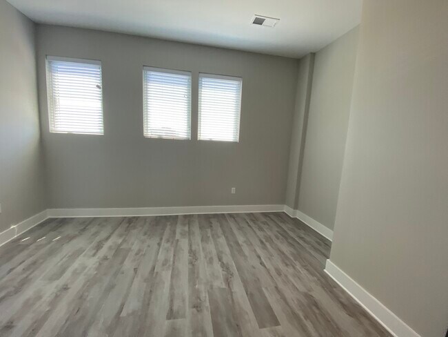 Interior Photo - ONE501