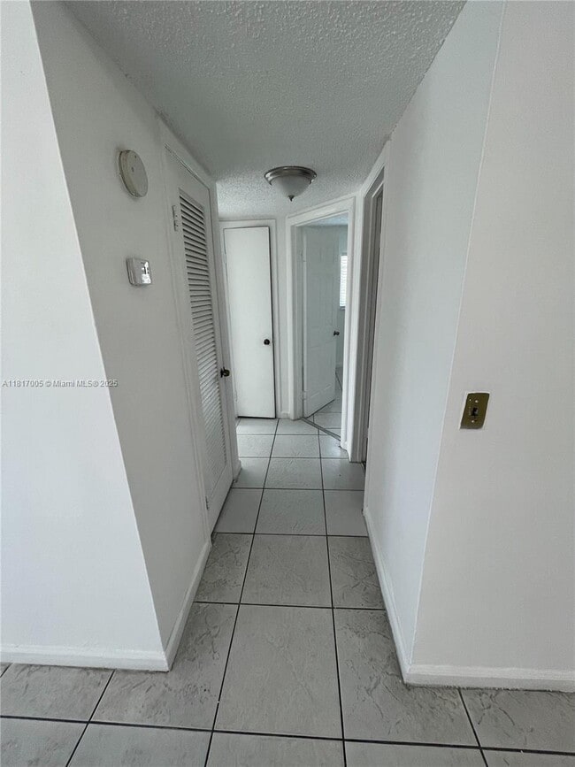 Building Photo - 6034 SW 37th St