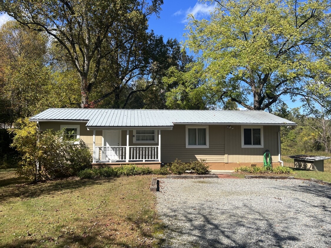 676 Poplar Ln, Pisgah Forest, NC 28768 House Rental in Pisgah Forest