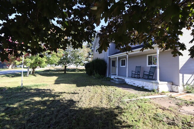 Building Photo - Country Living 4 bedroom 3 Bath Home  $189...