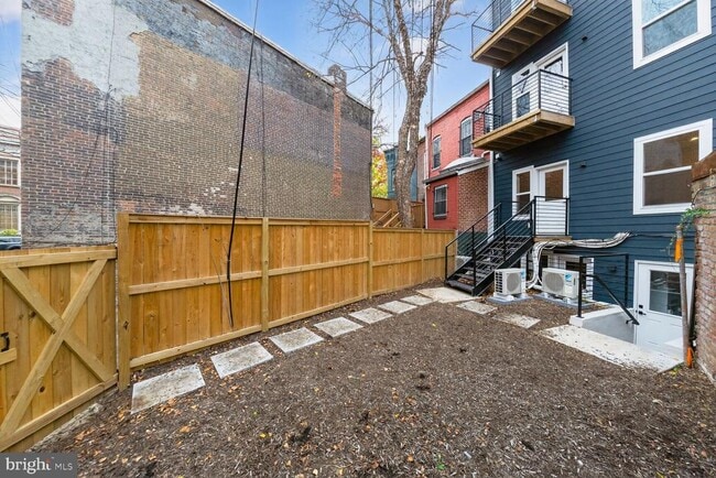 Foto del edificio - 709 Massachusetts Ave NE