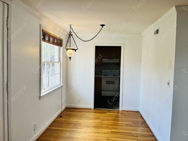 Foto del edificio - 454 Bowling Ave