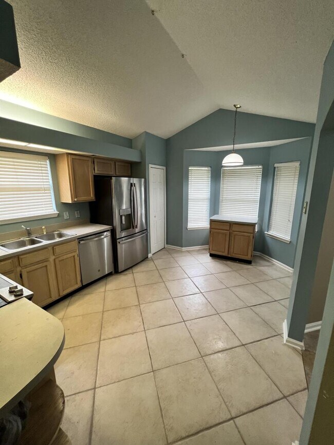 Building Photo - 3 bedroom in Jacksonville FL 32223