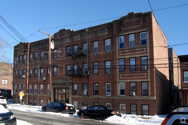 Building Photo - 32-38 Beech St