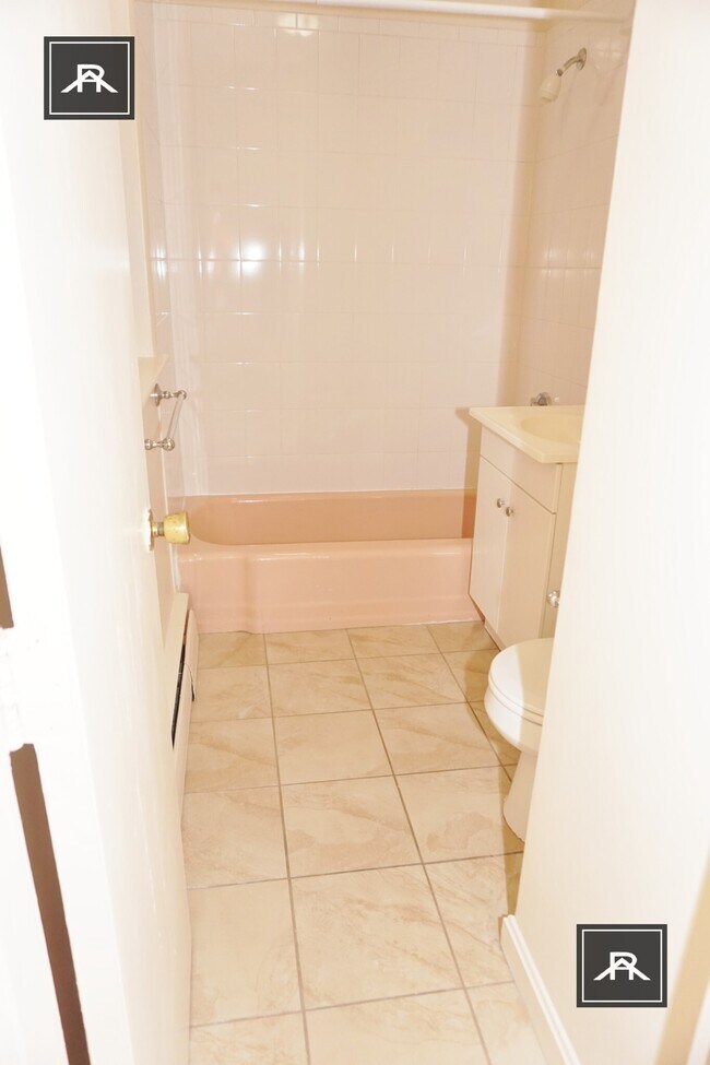 Foto del edificio - 1242 Commonwealth Ave