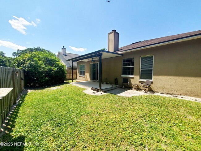 Foto del edificio - 5627 Ribbon Rose Dr