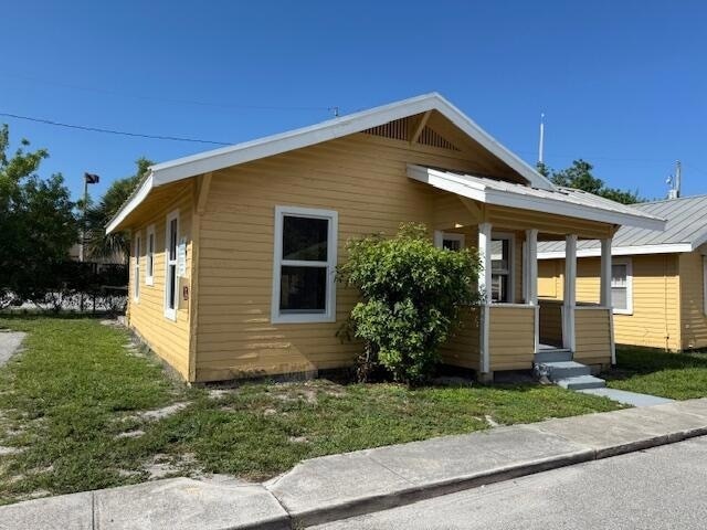 Photo - 400 Metcalf Ct House