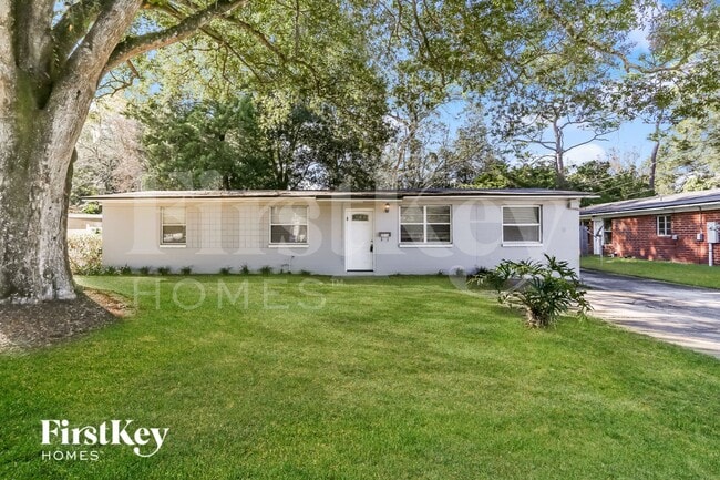 Building Photo - 2214 Red Oak Dr