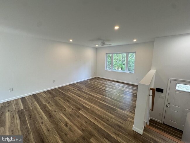 Building Photo - 14 Cardinal Dr