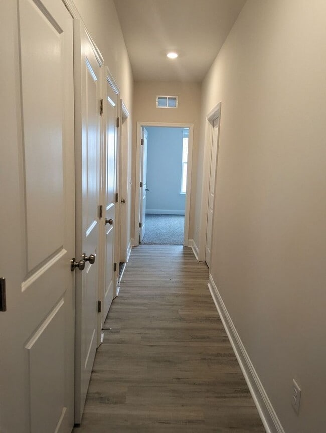 Building Photo - 15-17 Florence Sarah Ln