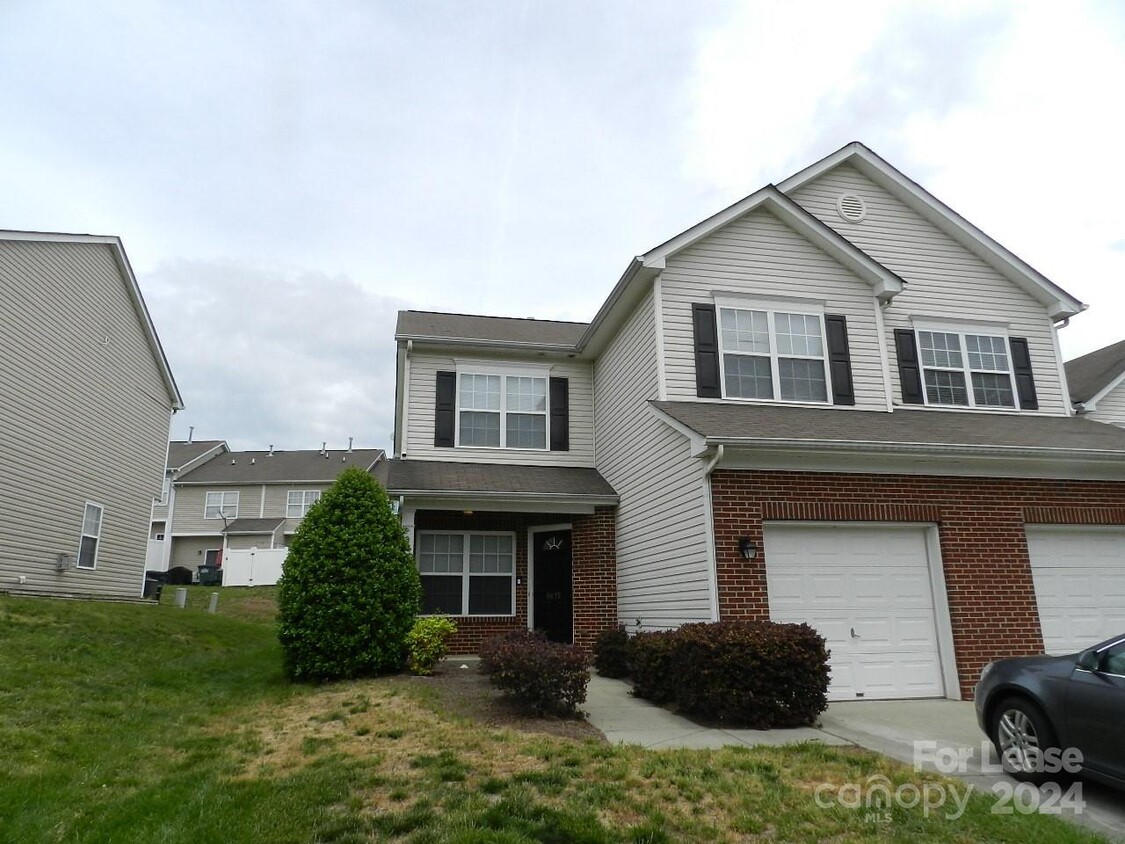 Primary Photo - 8615 Carolina Lily Ln