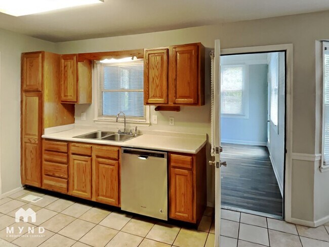 Foto del edificio - 1728 Russet Woods Ln