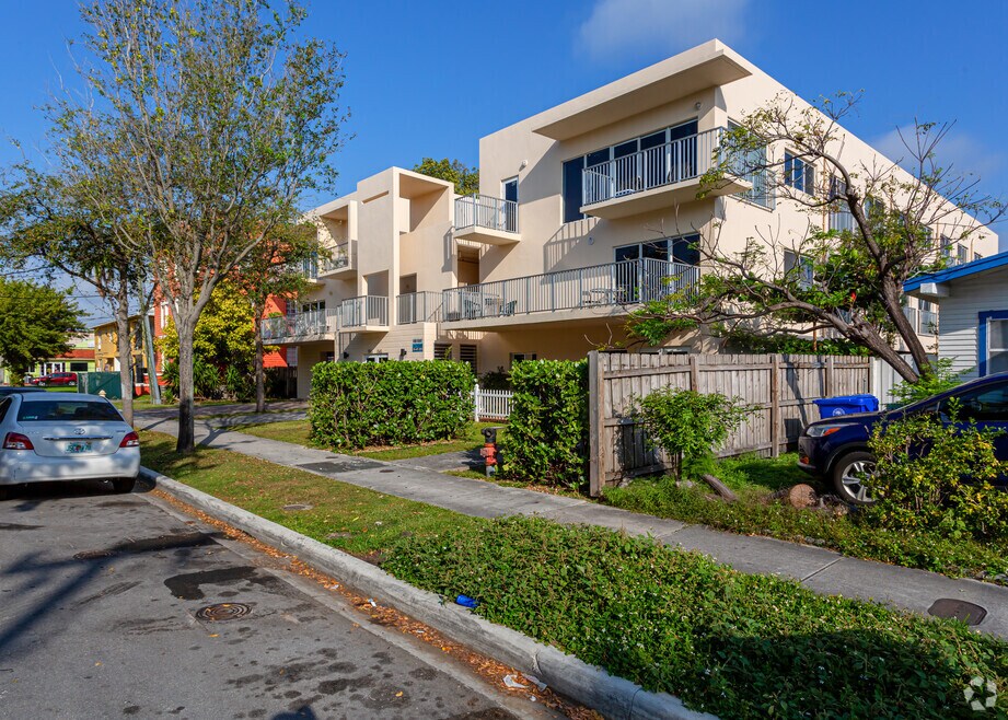 1553 SW 2ND Street