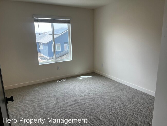 Building Photo - 3 br, 2.5 bath House - 626 South Spring Sn...