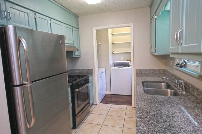 Foto del edificio - Cozy 3-Bedroom Home Near Downtown Pensacol...