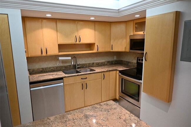 Building Photo - 1800 S Ocean Blvd