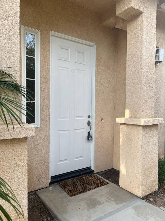 Foto del edificio - Luxurious 3 bedroom, 2.5 bath townhome, AC...