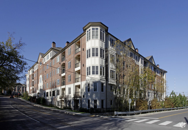 Building Photo - Belle Meade Court