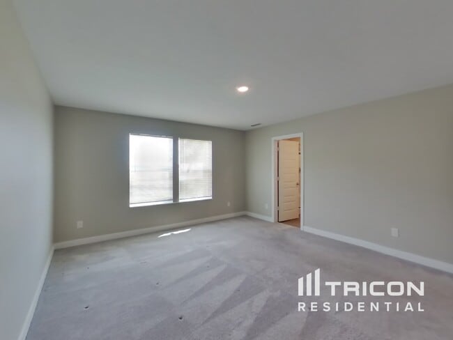 Building Photo - 2224 S Carlota Dr